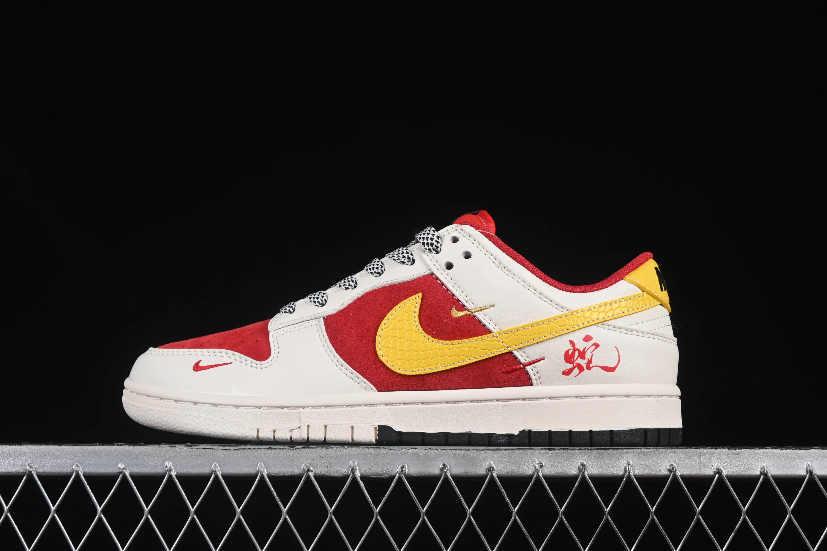All Categories Nk SB Dunk Series Nk SB Dunk Low High-end Customized Low-top Shoes Nk SB Dunk Low Year of the Snake Series Pig Eight Yellow Hook Anniversary High-end Customized Low-top Casual Shoes SJ2258-016